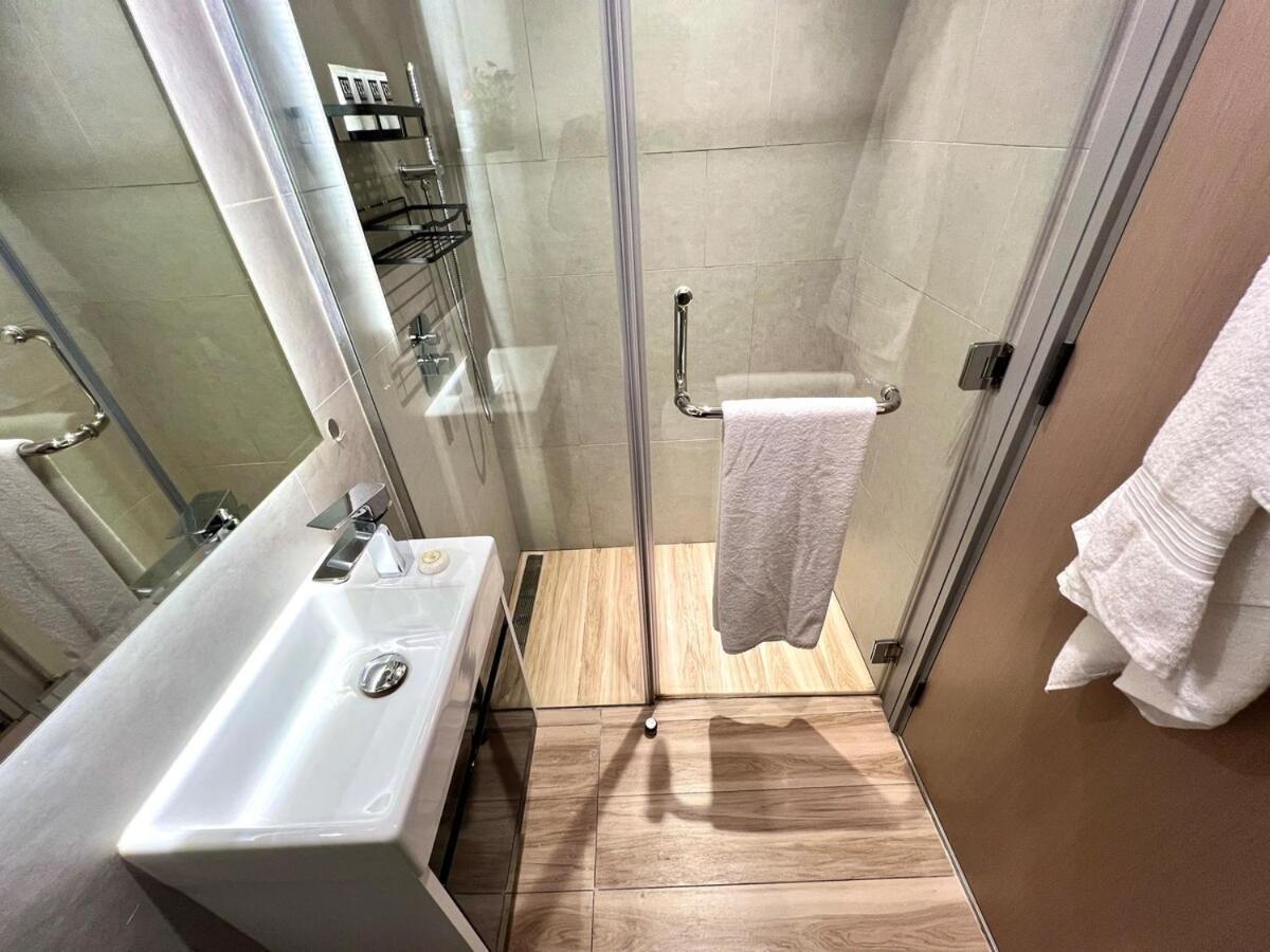 Peaceful 2 Bed Oasis In Jvc Apartment *