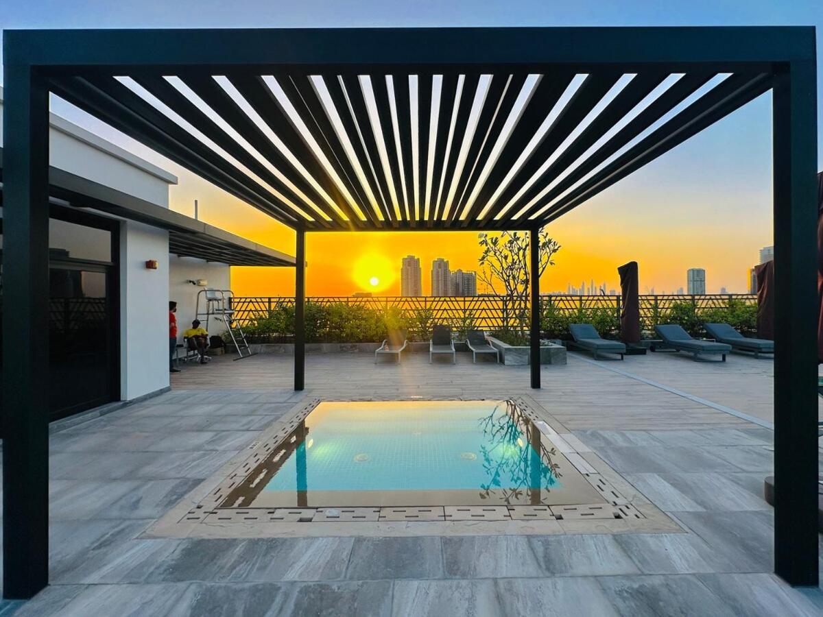 Peaceful 2 Bed Oasis In Jvc *