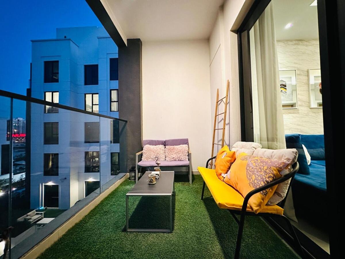 Peaceful 2 Bed Oasis In Jvc Apartment