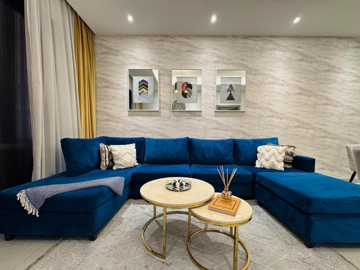 Peaceful 2 Bed Oasis In Jvc Apartment *