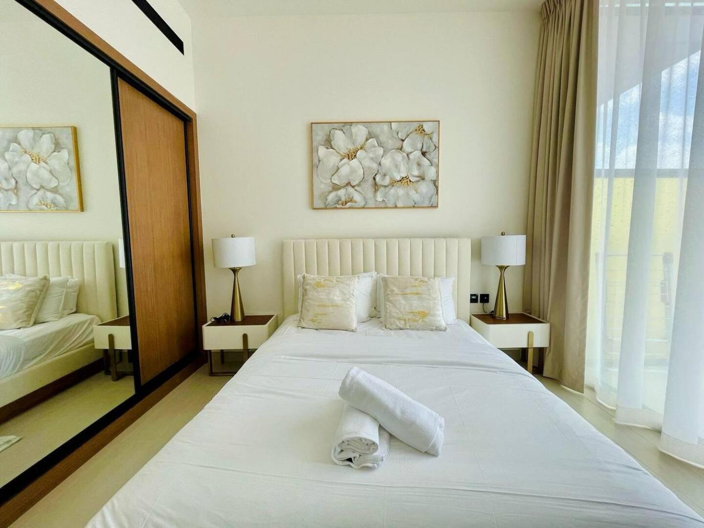 Apartment Elegant 1br Escape In Jvc!