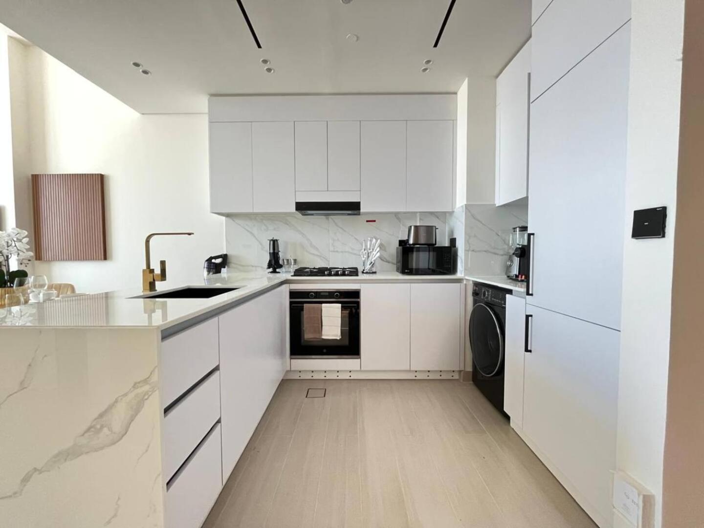 Elegant 1br Escape In Jvc! Apartment *