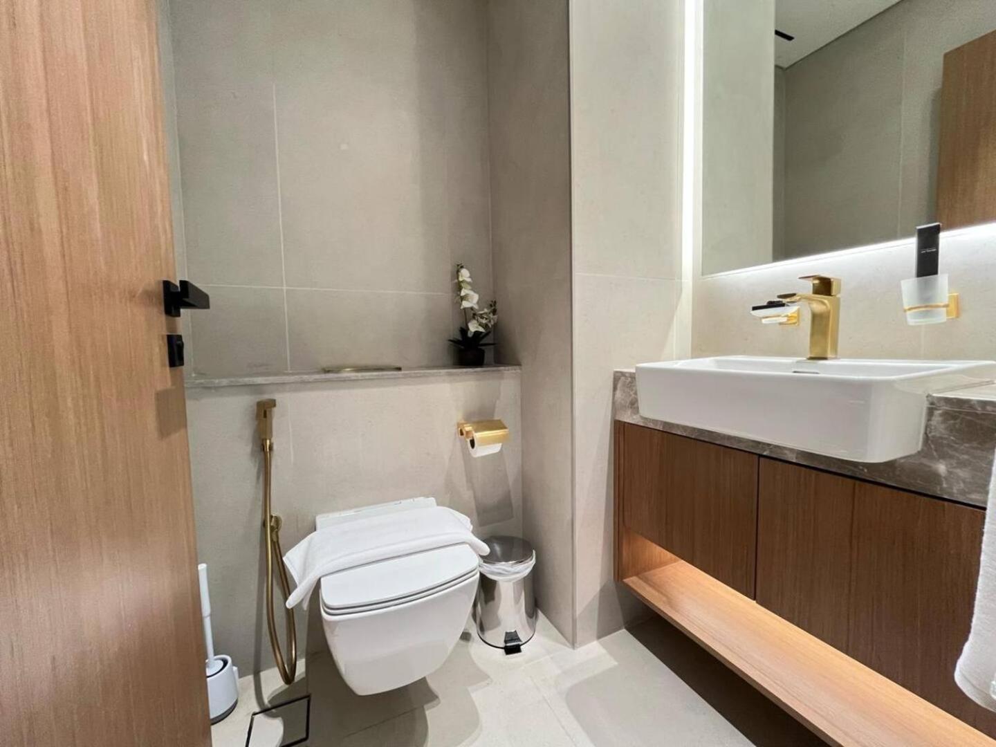 Apartment Elegant 1br Escape In Jvc! Dubai