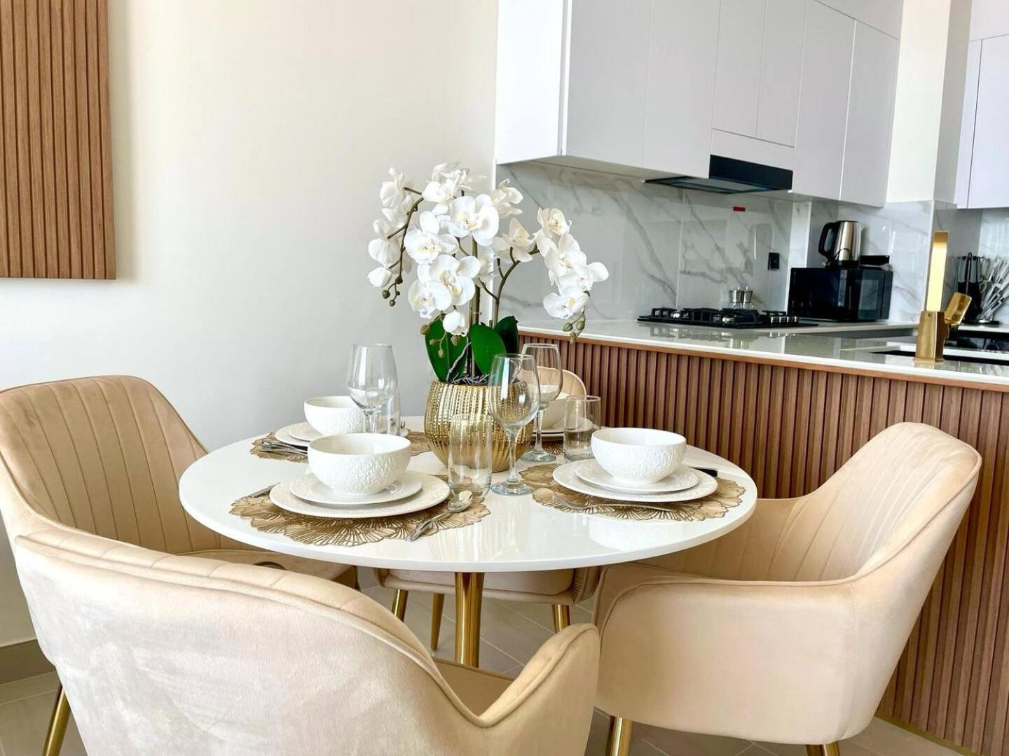 Apartment Elegant 1br Escape In Jvc!