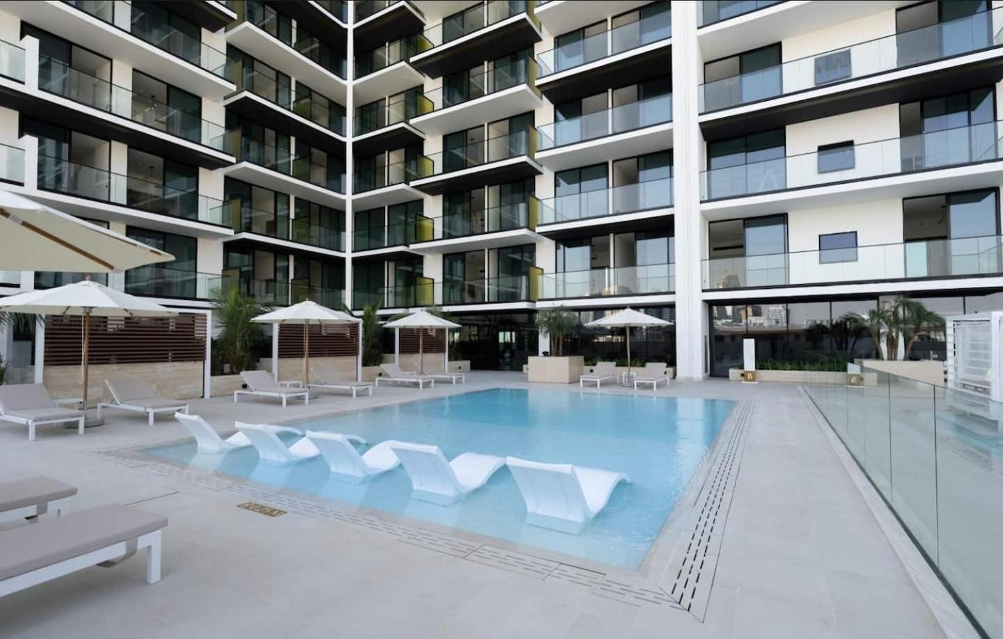 Elegant 1br Escape In Jvc! *