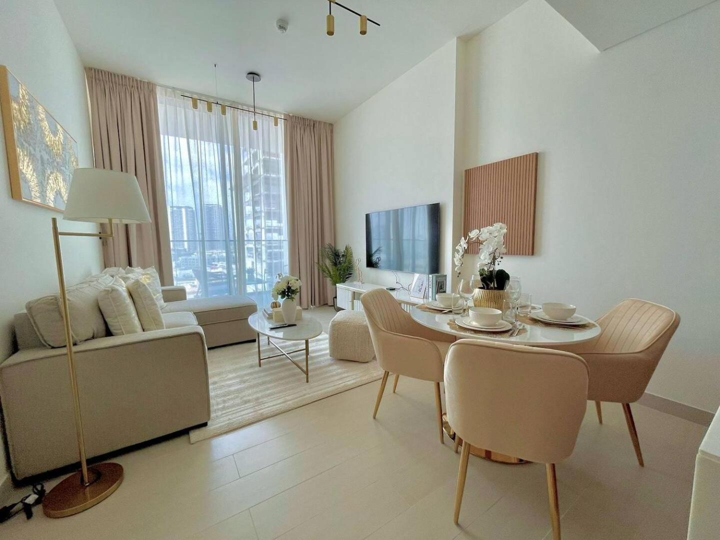 Elegant 1br Escape In Jvc!