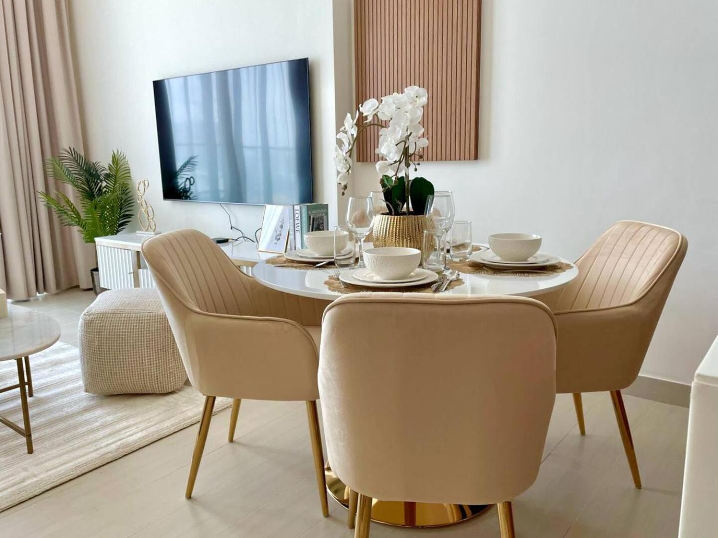 Apartment Elegant 1br Escape In Jvc!