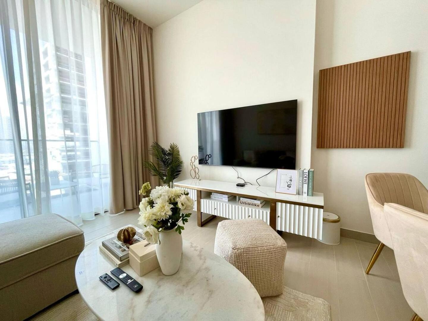 Elegant 1br Escape In Jvc!