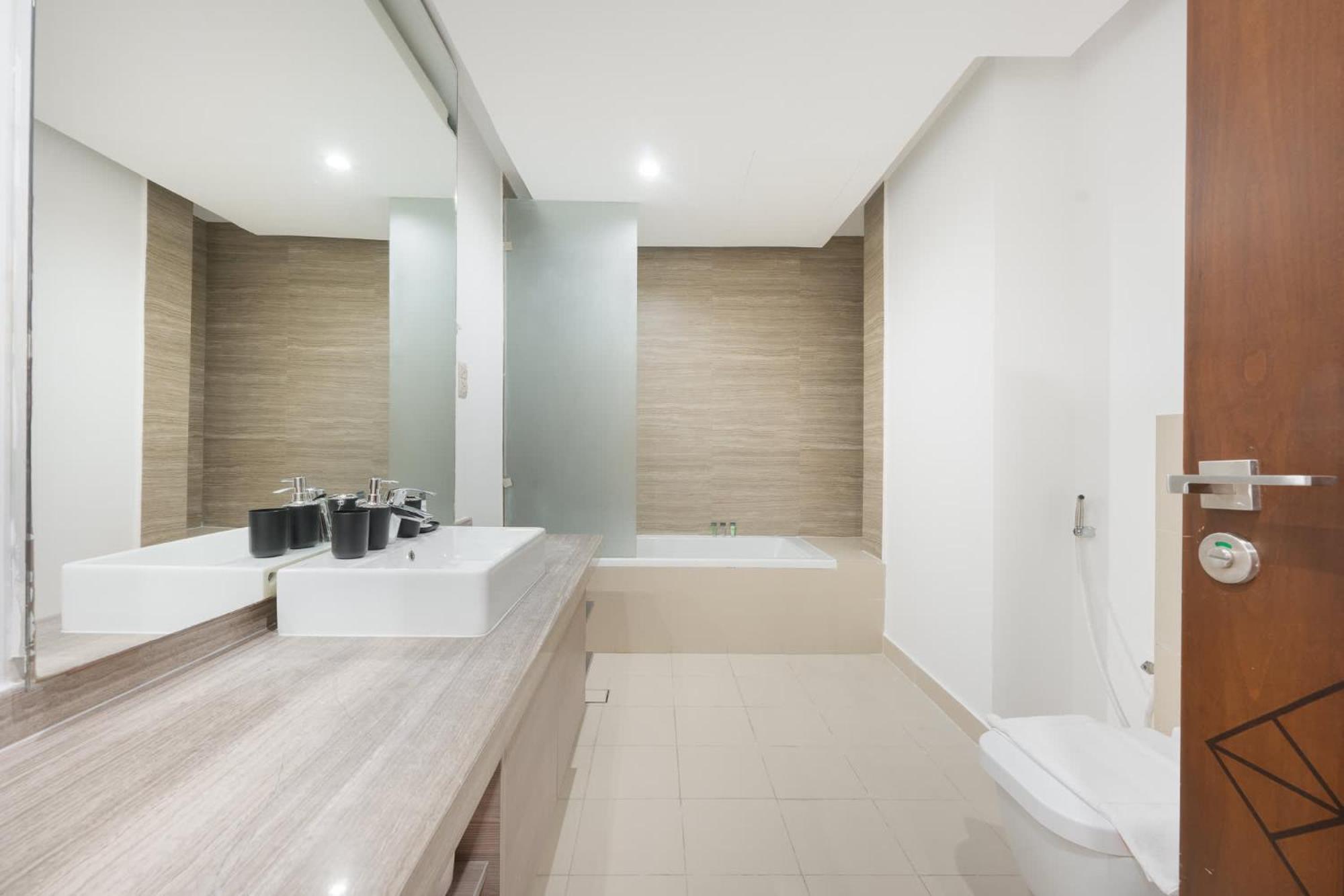 Elegant Living In A Prime Location Shamal Apartment