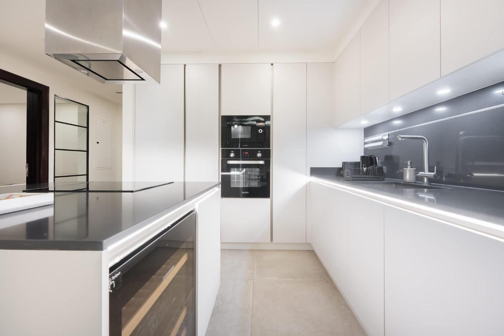 Luxury 2br With Full Burj Khalifa View 2-min Walk To Mall Apartment *