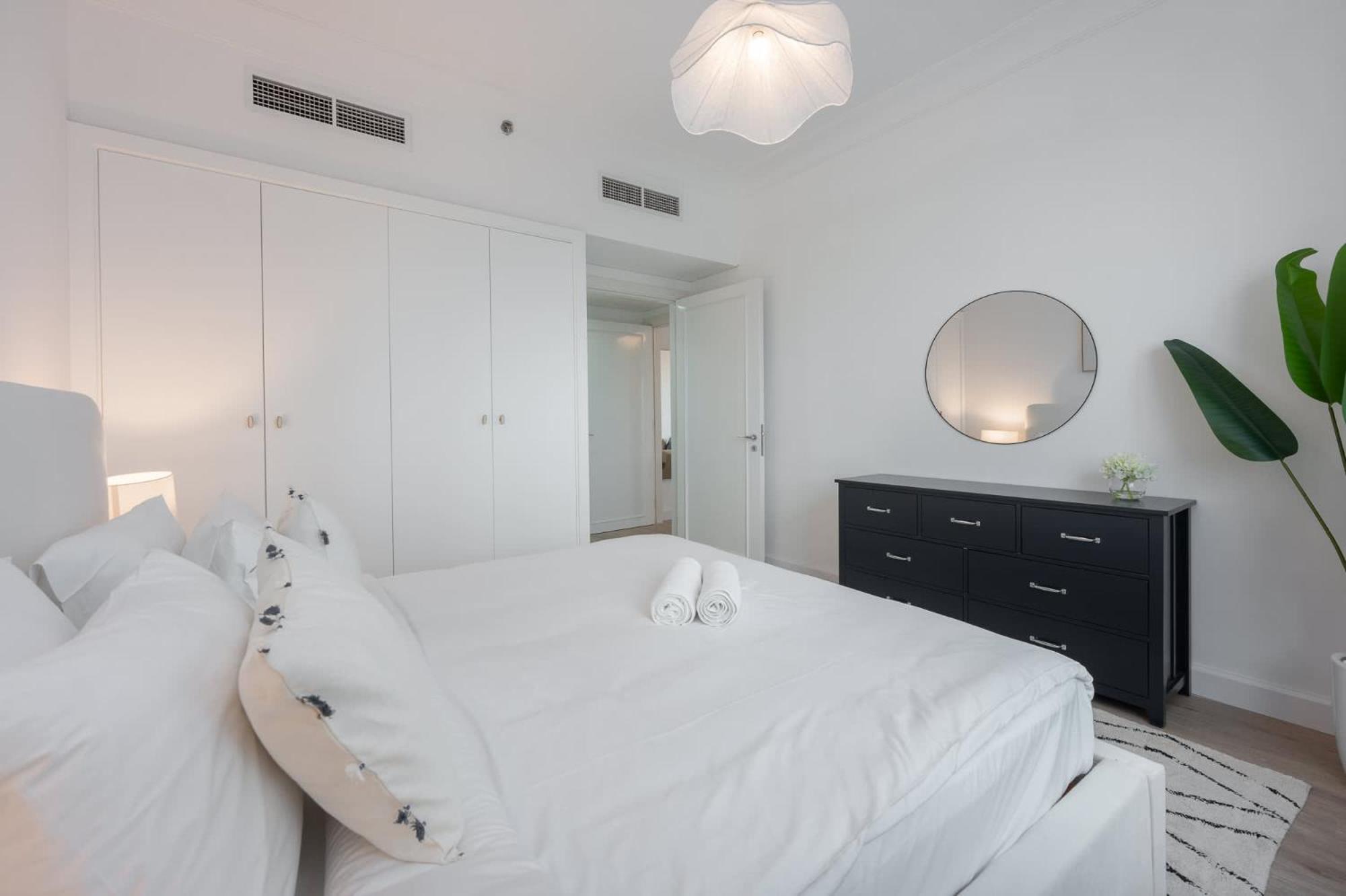 Apartment 2br Bliss In Vibrant Business Bay Dubai