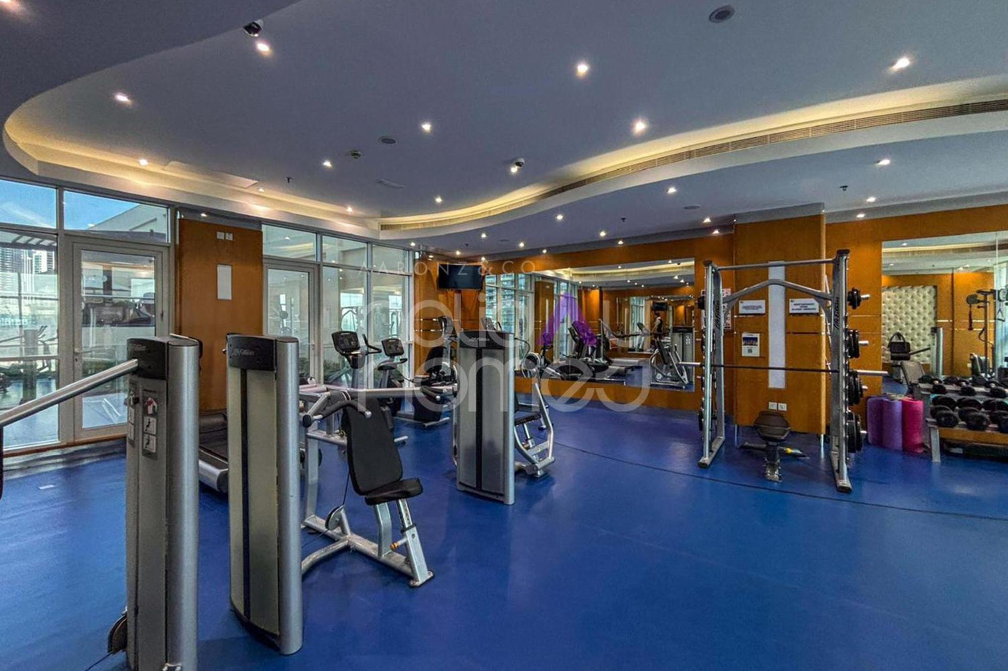 Spacious 1br Residences At Business * Dubai
