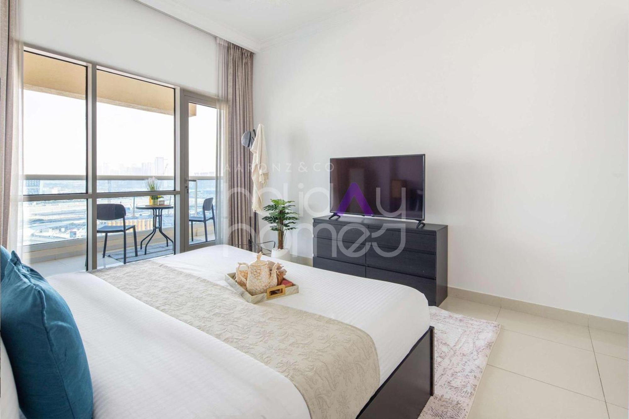 Spacious 1br Residences At Business Apartment *