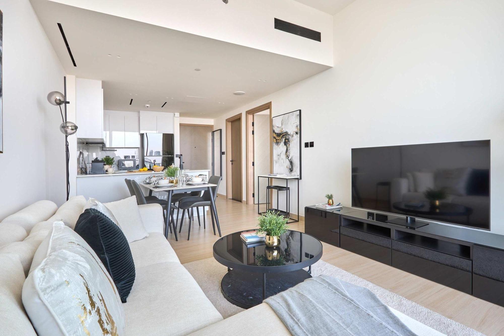 Frank Porter - Binghatti Corner Apartment Dubai