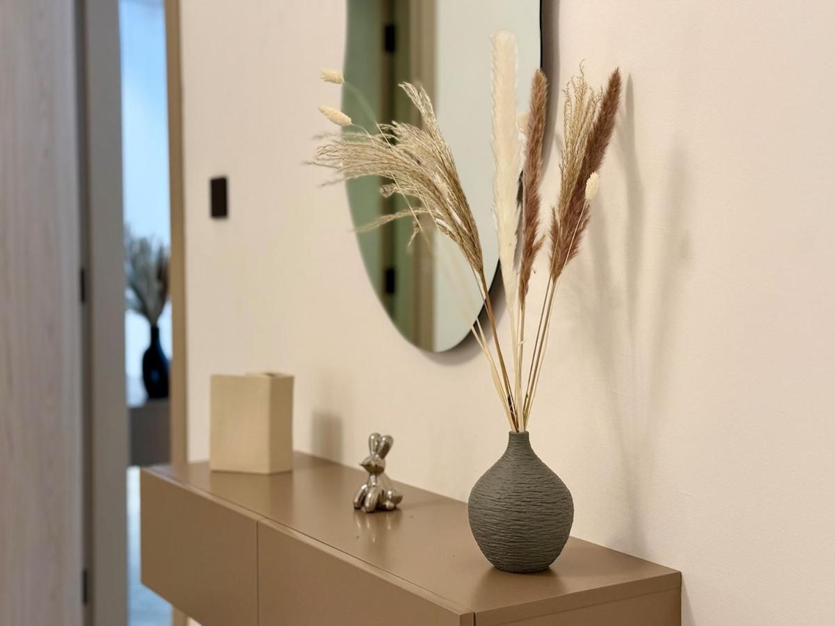 Apartment Brand New-fully Furnished Elegant 1br In Jvc *