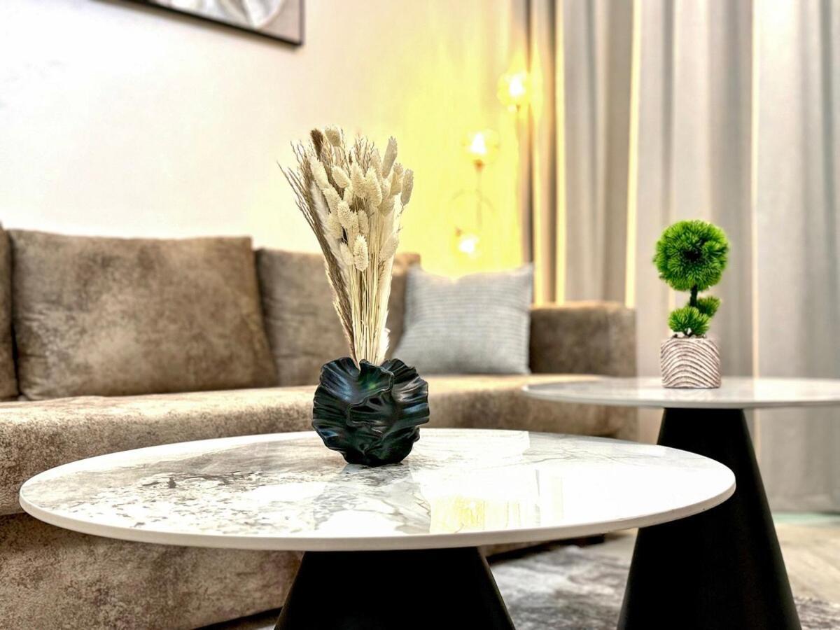 Brand New-fully Furnished Elegant 1br In Jvc Apartment