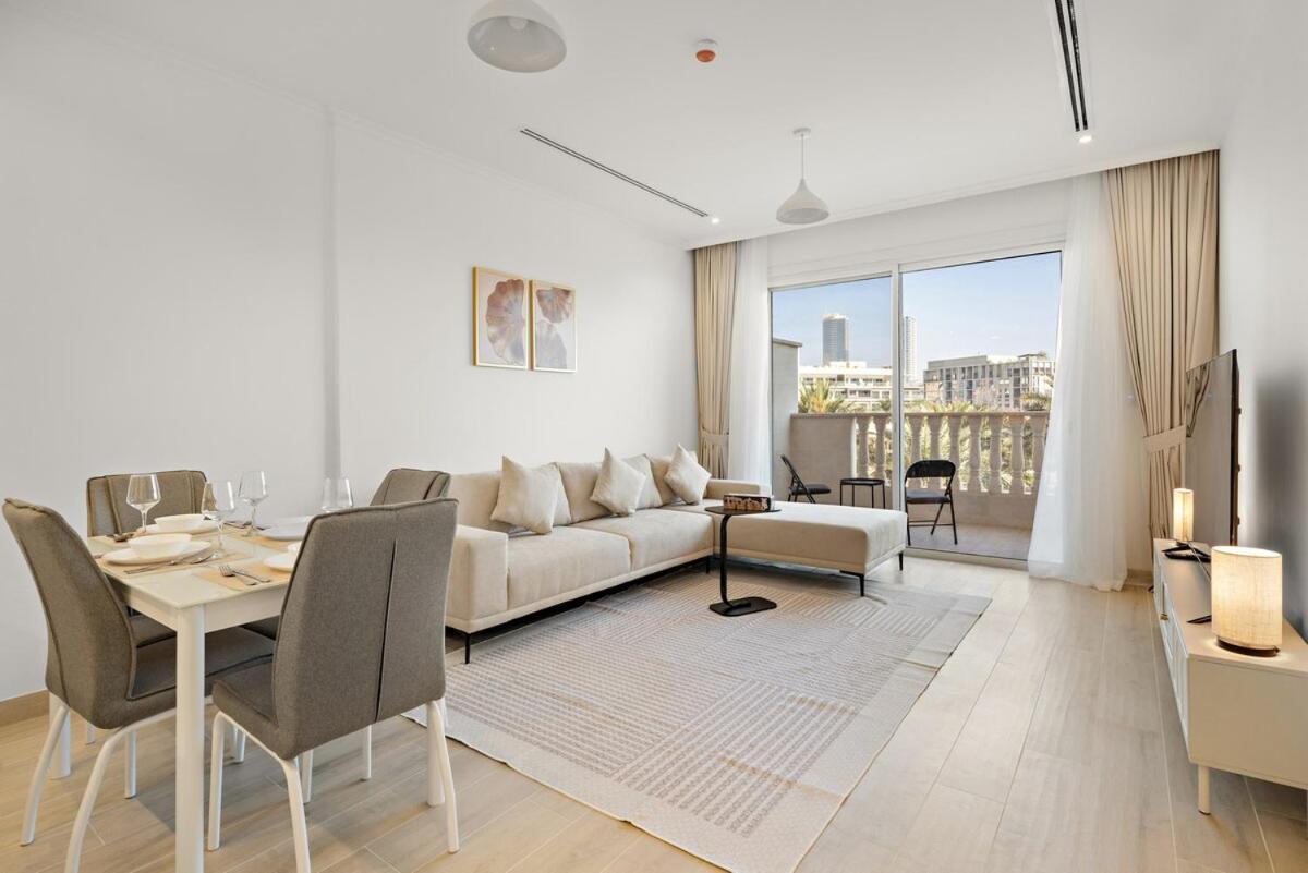 Apartment First Class 1br Spacious Comfort Awaits Dubai