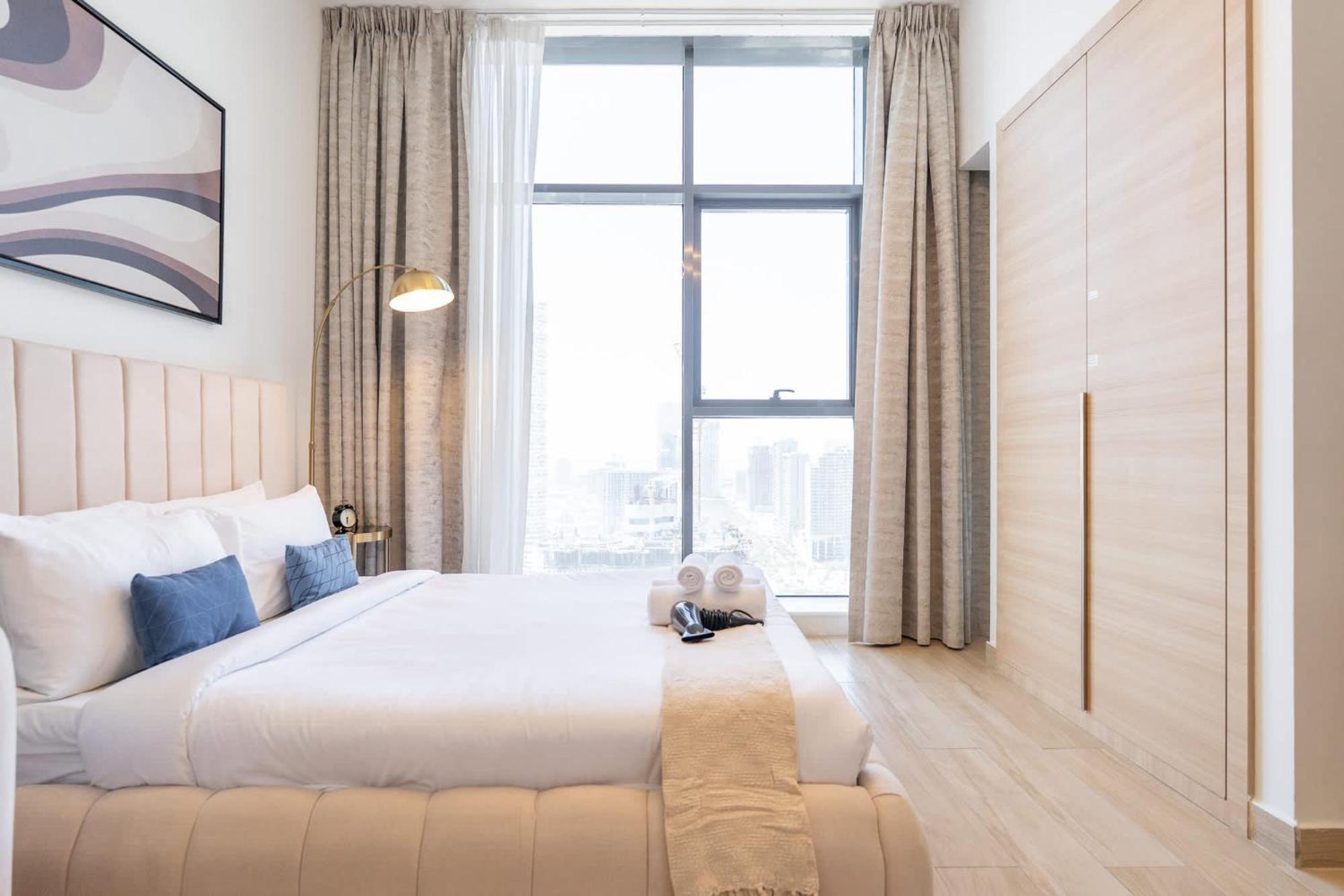 Stunning In Regina Tower With Five View Apartment Dubai
