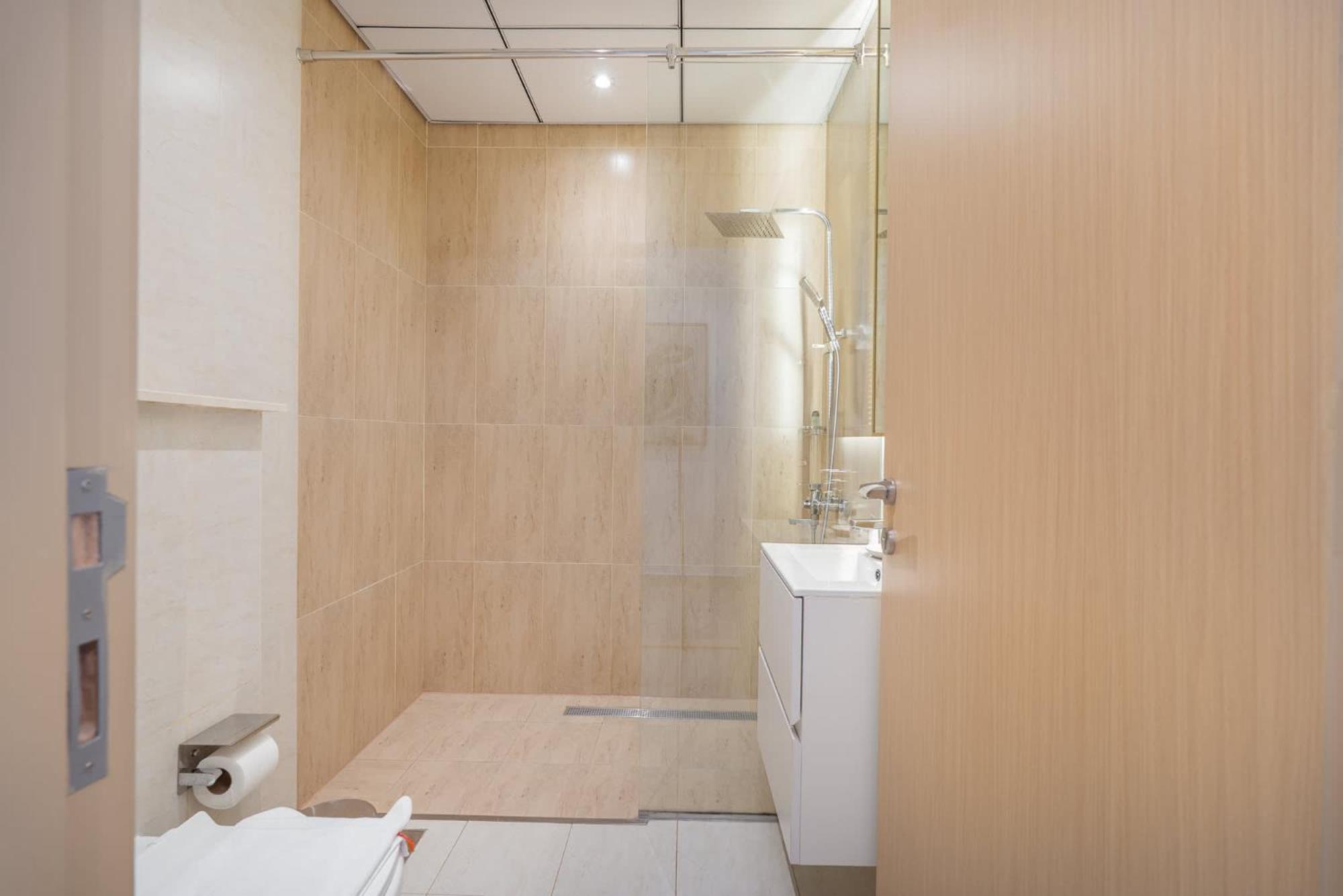 Apartment Stunning In Regina Tower With Five View Dubai