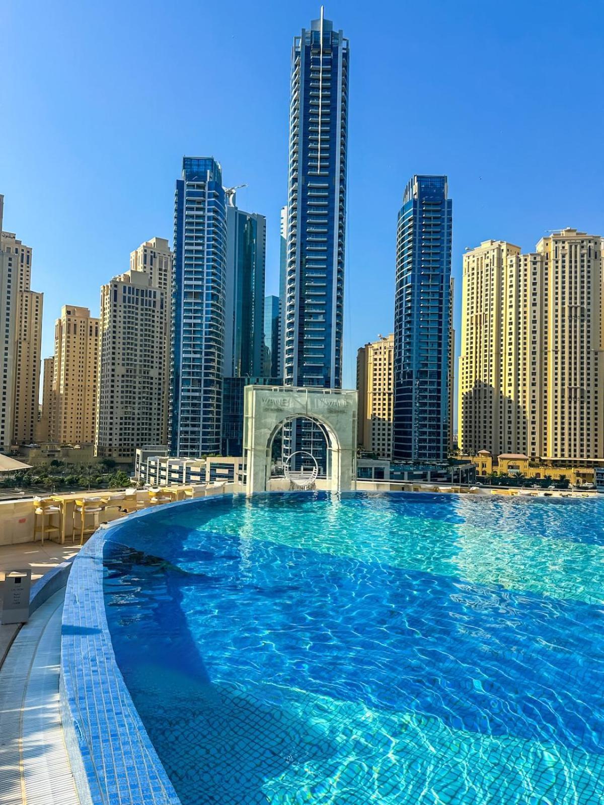 Apartment On The 30th Floor With Stunning Marina View Dubai