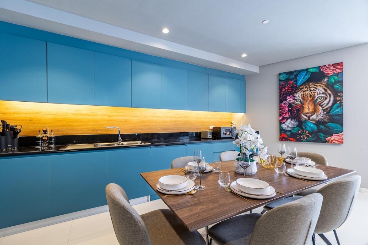 64th Floor Rooftop Dream, Burj Khalifa View Pool, 2br In Paramount Midtown Apartment Dubai