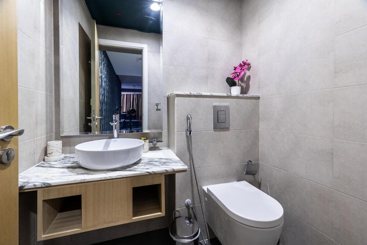 64th Floor Rooftop Dream, Burj Khalifa View Pool, 2br In Paramount Midtown Apartment