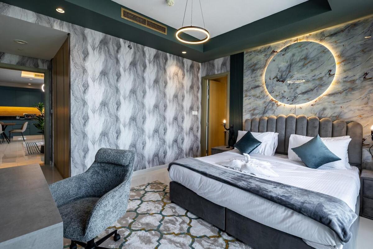 Apartment 64th Floor Rooftop Dream, Burj Khalifa View Pool, 2br In Paramount Midtown