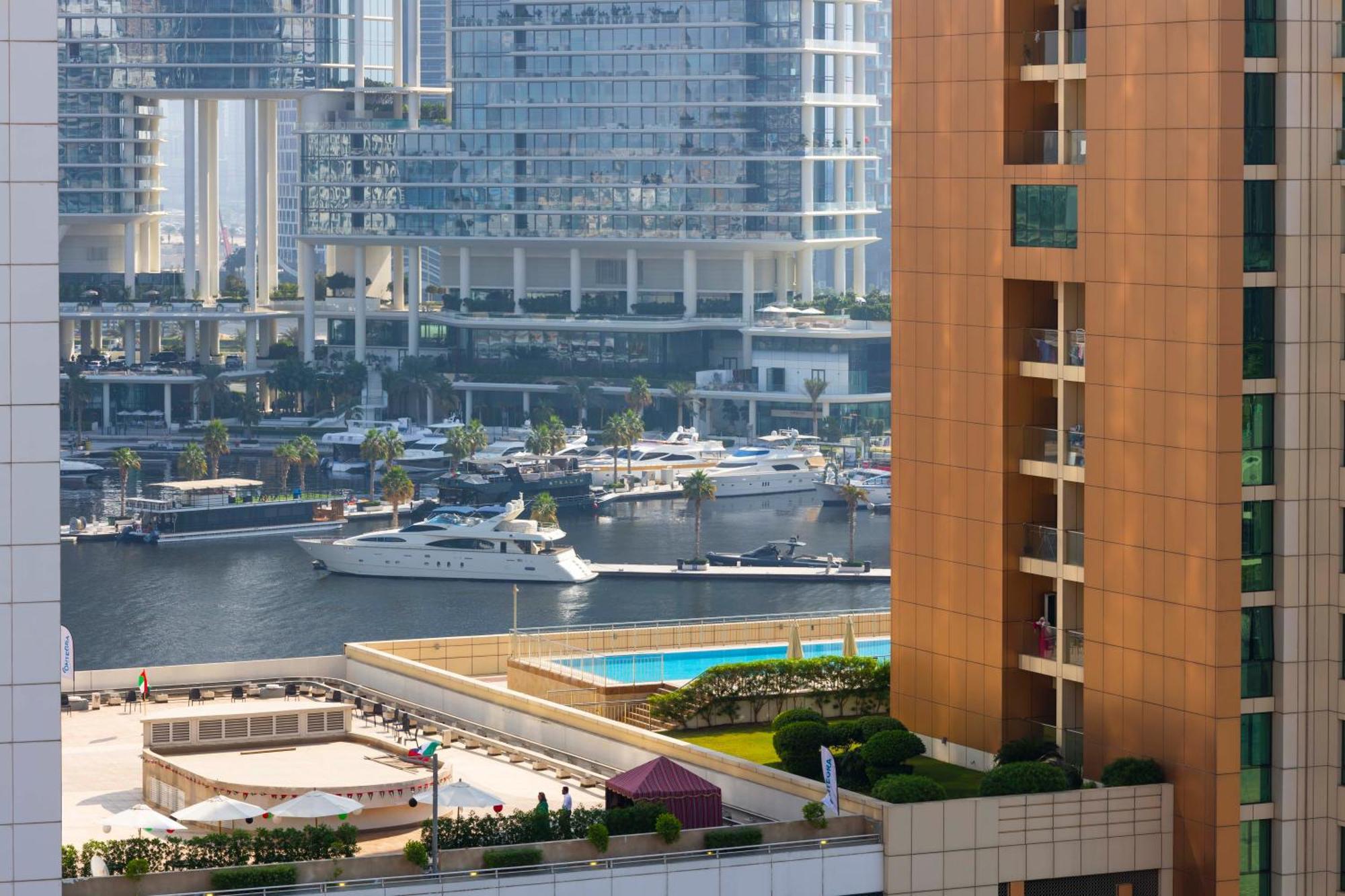 At Downtown Mag 318 Dubai