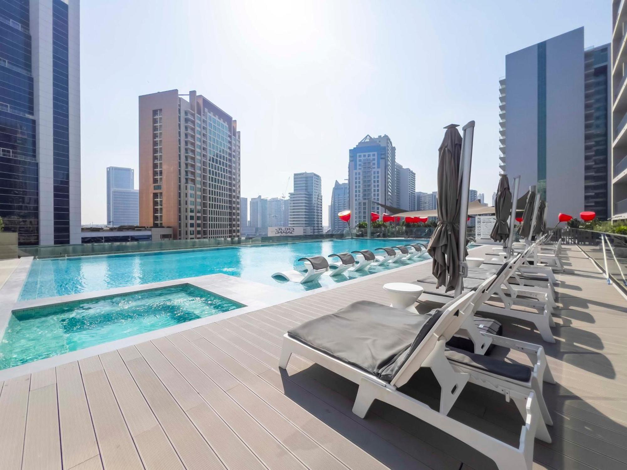 At Downtown Mag 318 Dubai