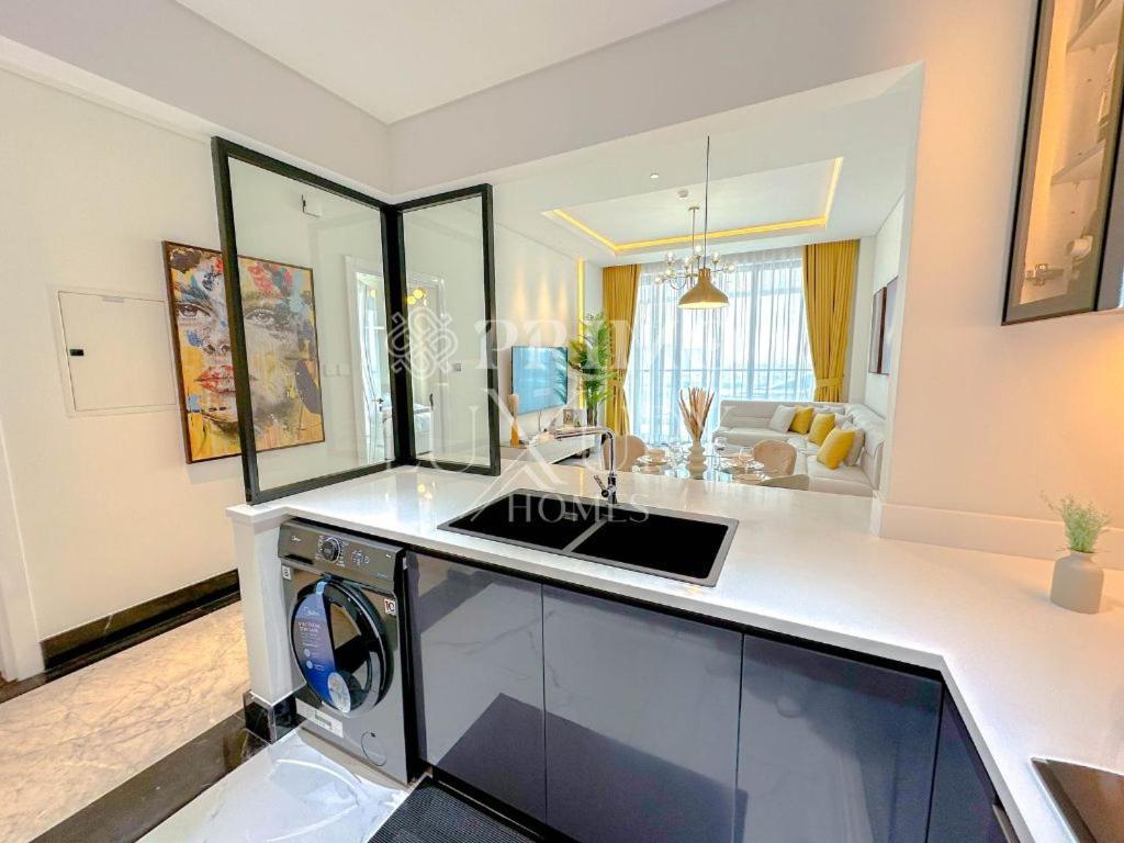 Apartment Modern Furnished 1-bed In Marasi Drive *