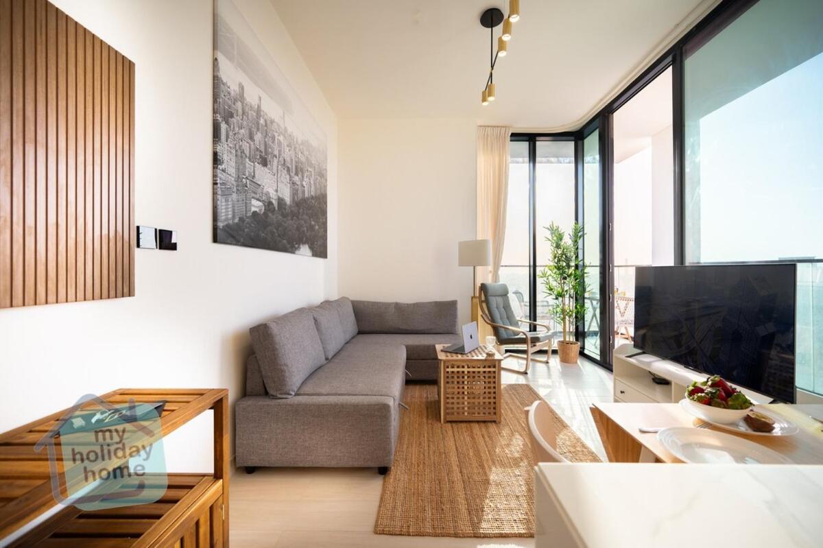 Fully Furnished With Stunning Panoramic View Apartment