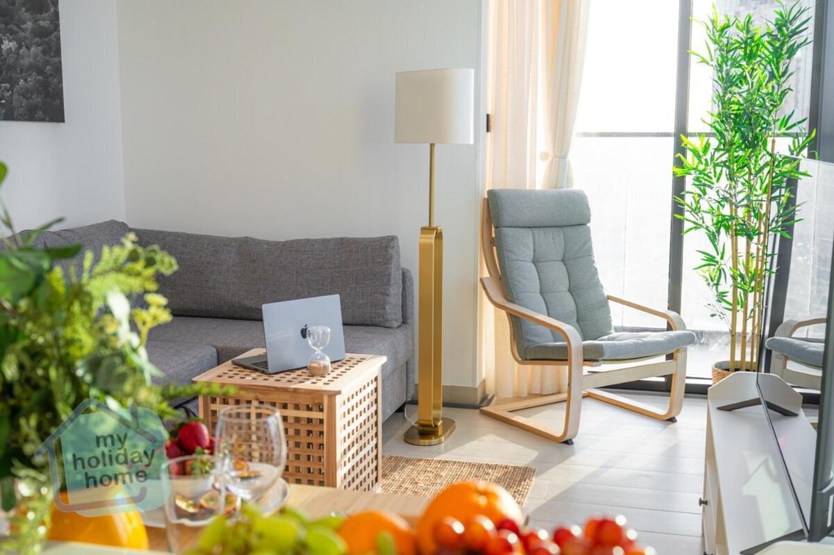 Fully Furnished With Stunning Panoramic View Apartment Dubai