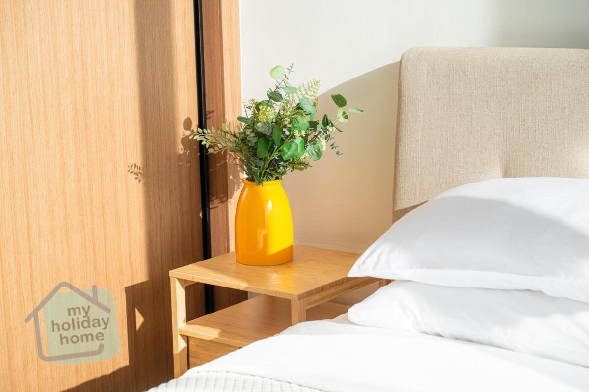 Fully Furnished With Stunning Panoramic View Apartment Dubai
