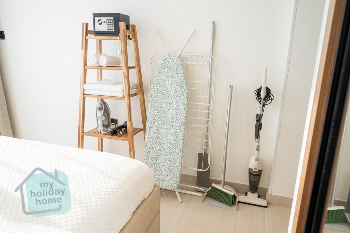 Fully Furnished With Stunning Panoramic View *