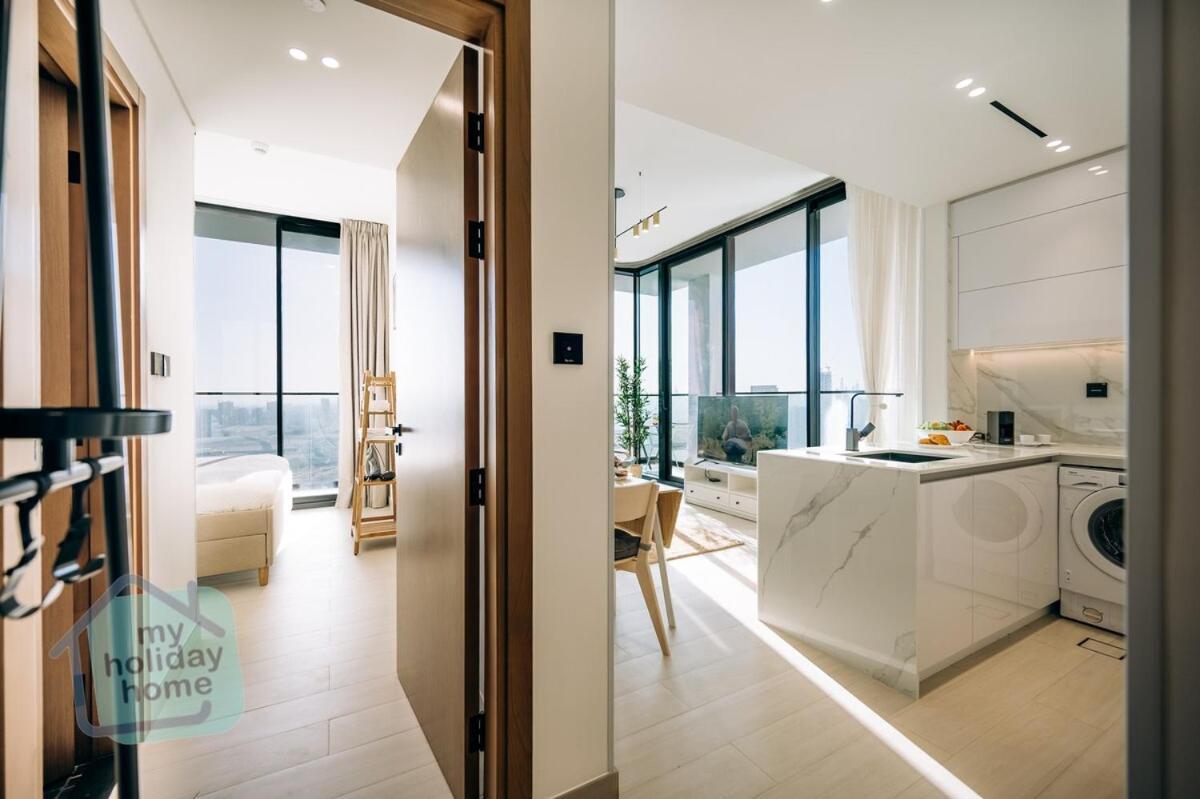 Fully Furnished With Stunning Panoramic View Apartment Dubai