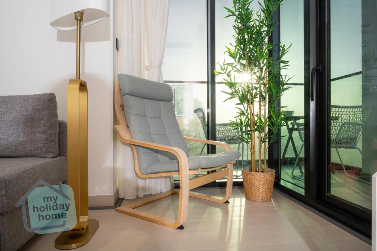 Fully Furnished With Stunning Panoramic View *
