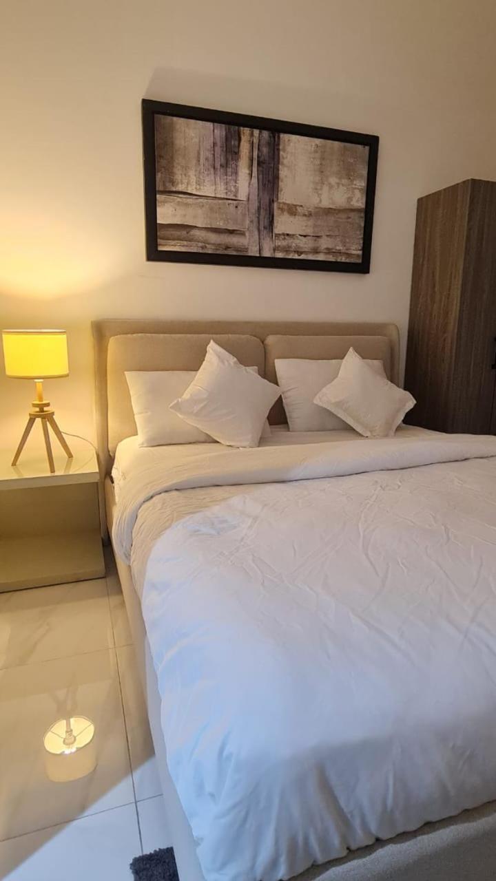 1 Bhk Deira Apartment *