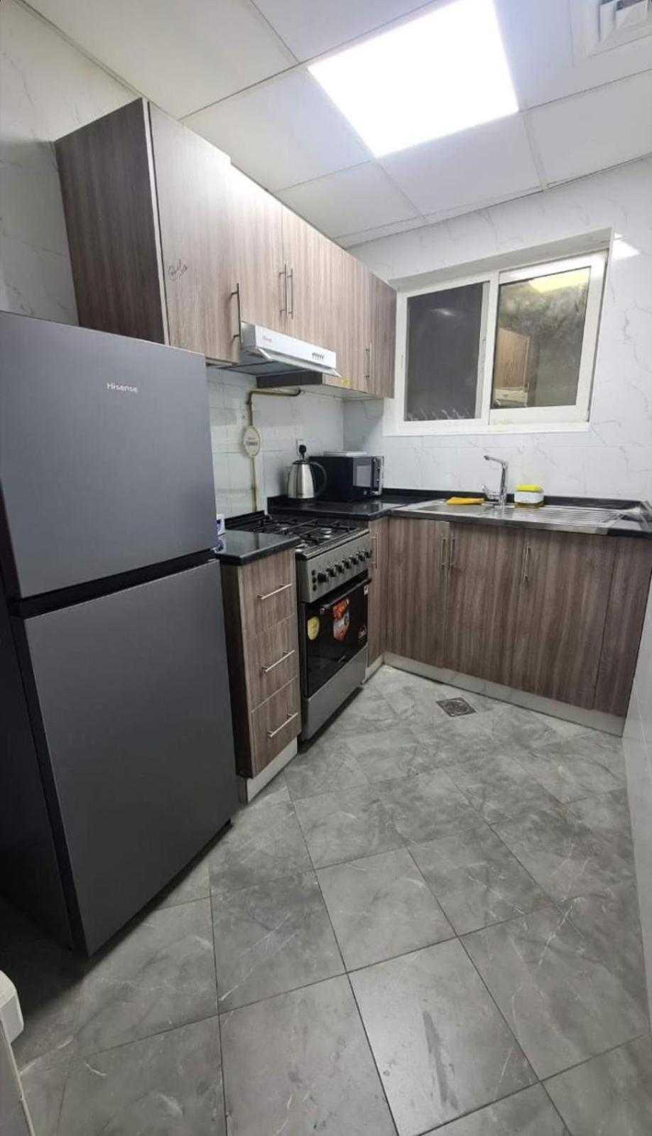 1 Bhk Deira Apartment *
