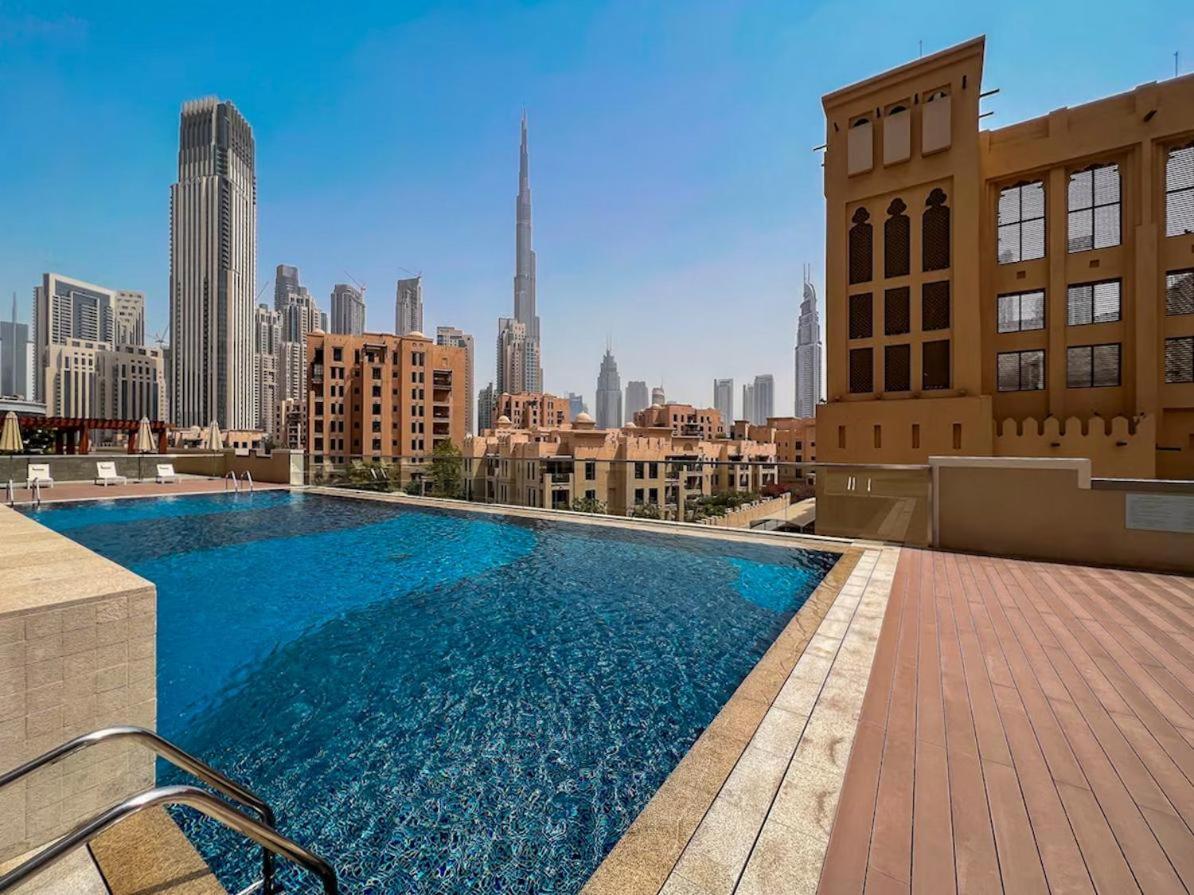 Luxury Downtown 1-bedroom With Burj Khalifa Views *