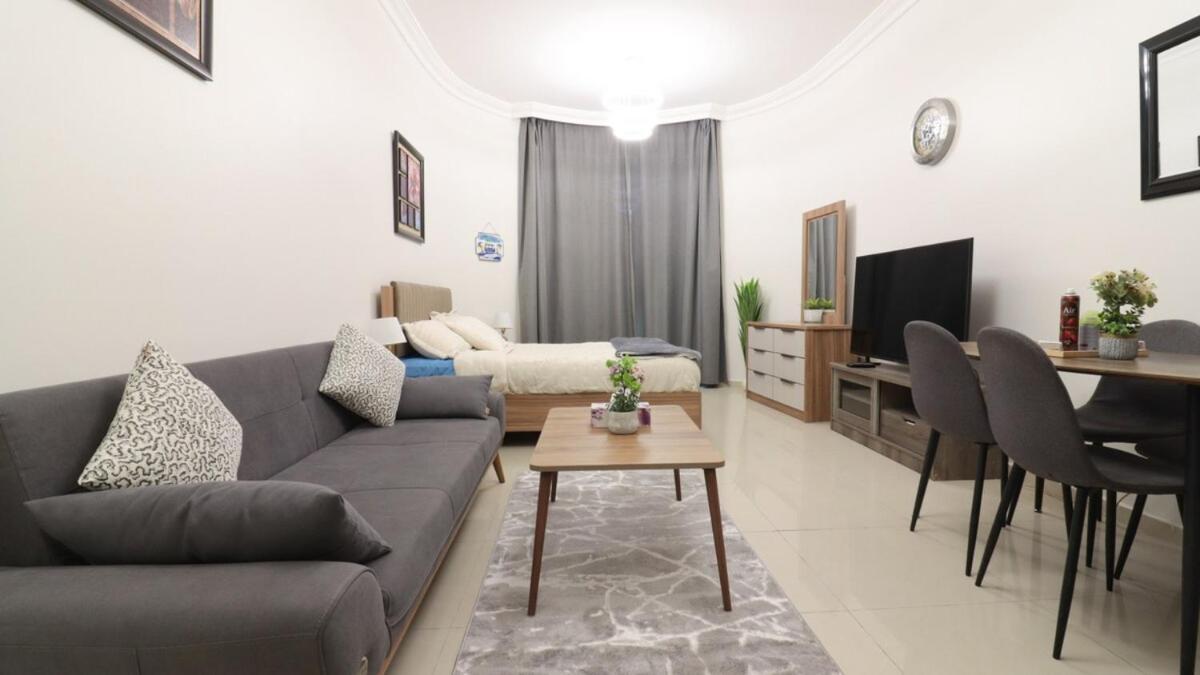 Elegant Near Burj Khalifa Pool And Gym Apartment *