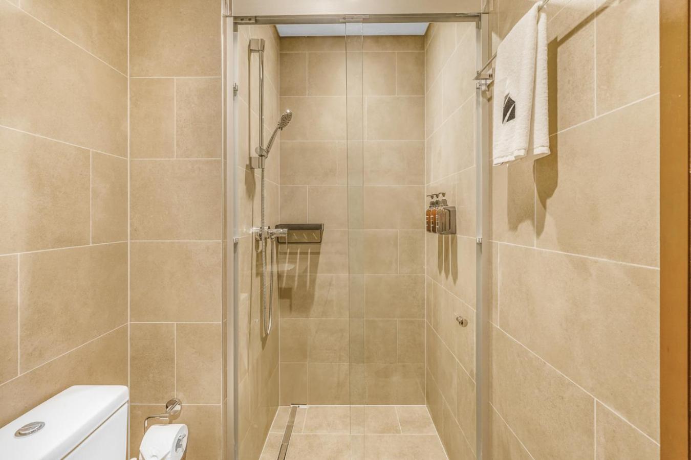 Apartment New 2br With Bbq Area, Pool In Sobha Mbr *