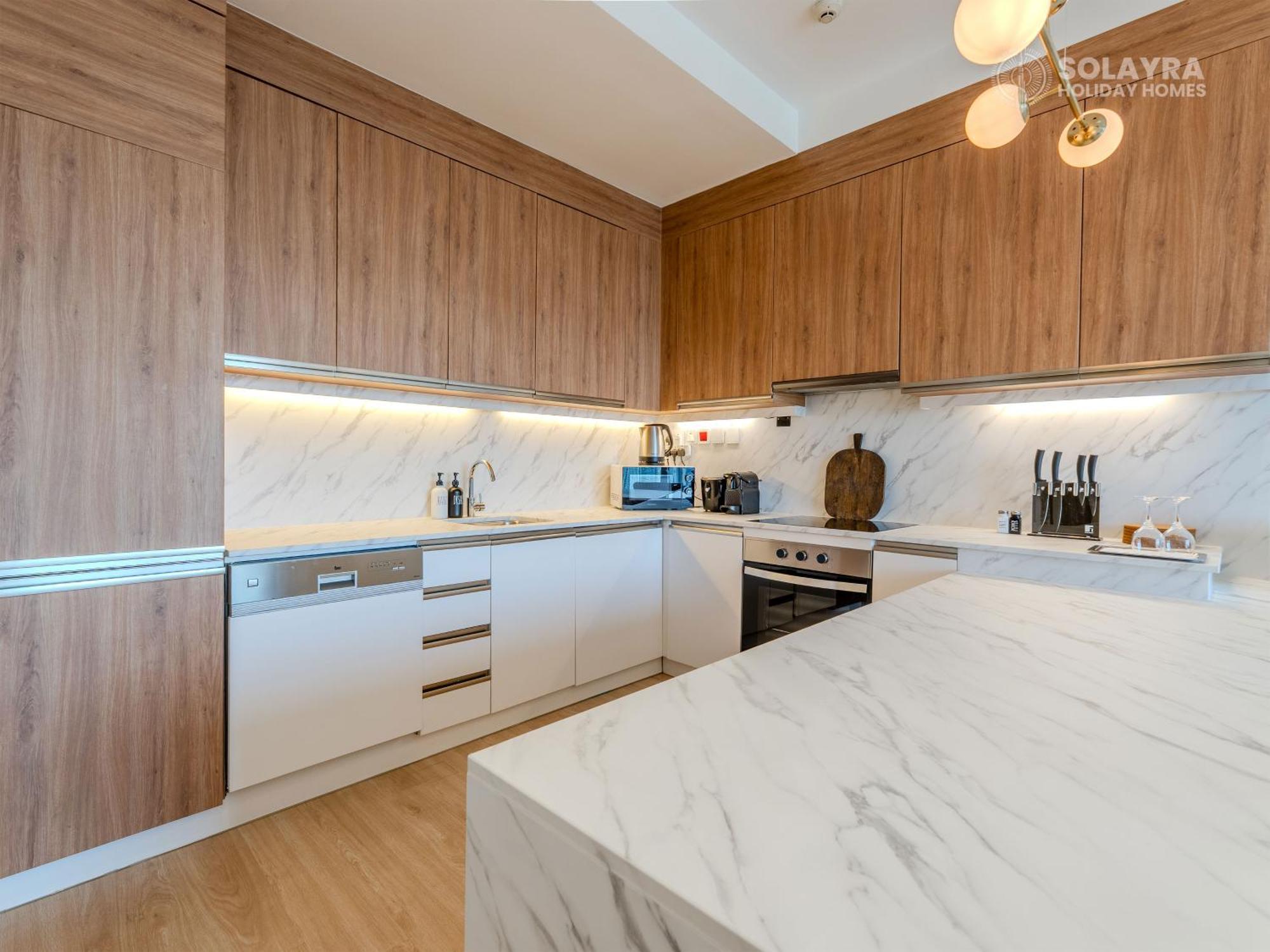 Luxurious And Amazing Marina View Apartment