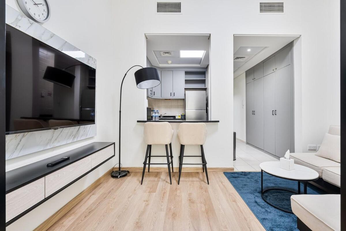 Haven With Pool, Tennis And Kid's Playground Apartment