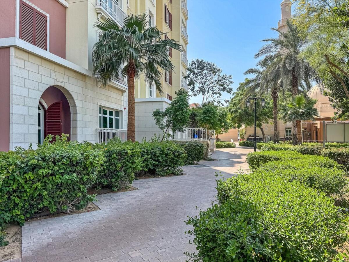 Haven With Pool, Tennis And Kid's Playground Apartment