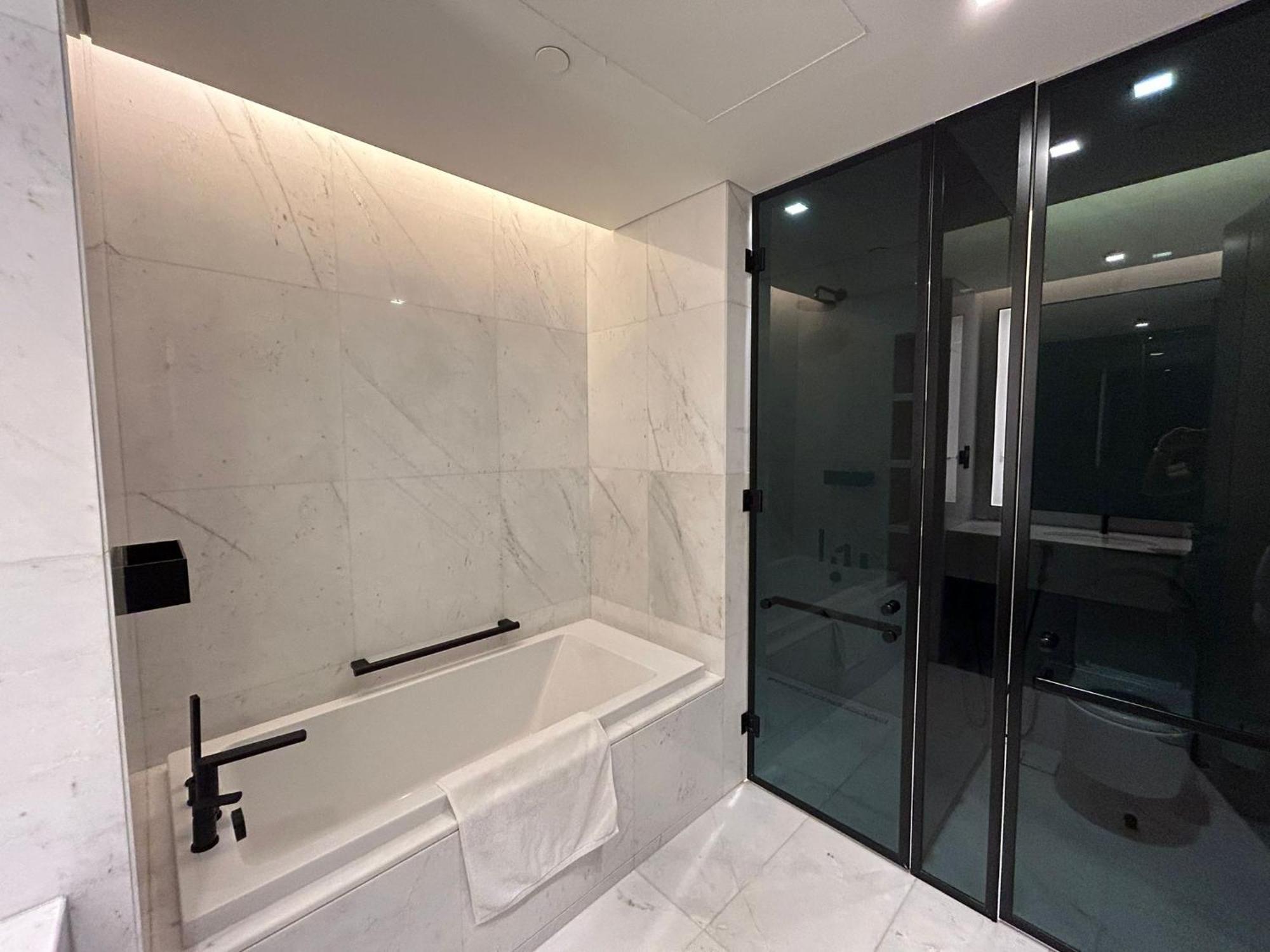 Bluewaters Island - Modern 2 Bedroom Full Apartment *