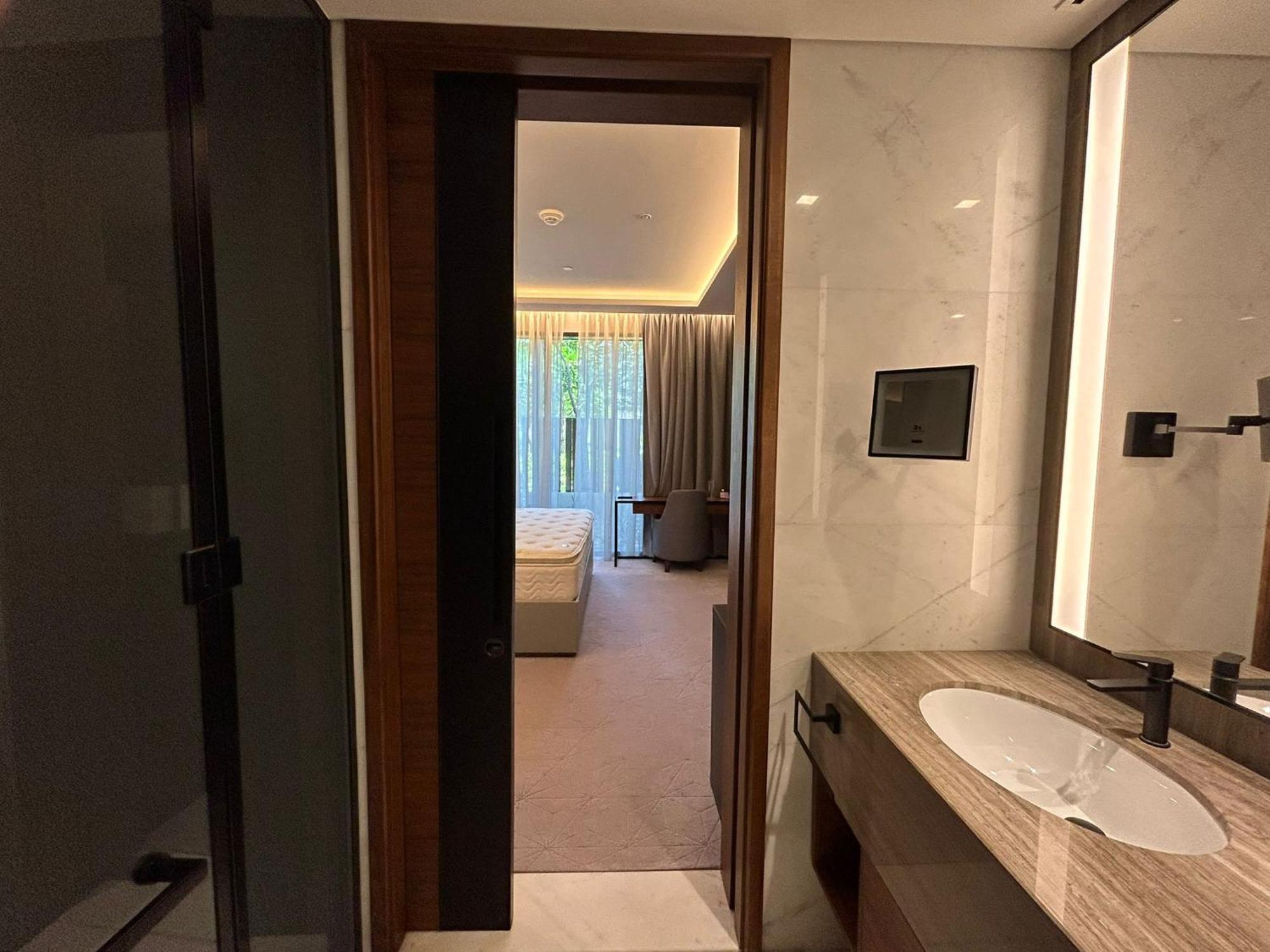 Bluewaters Island - Modern 2 Bedroom Full Apartment *