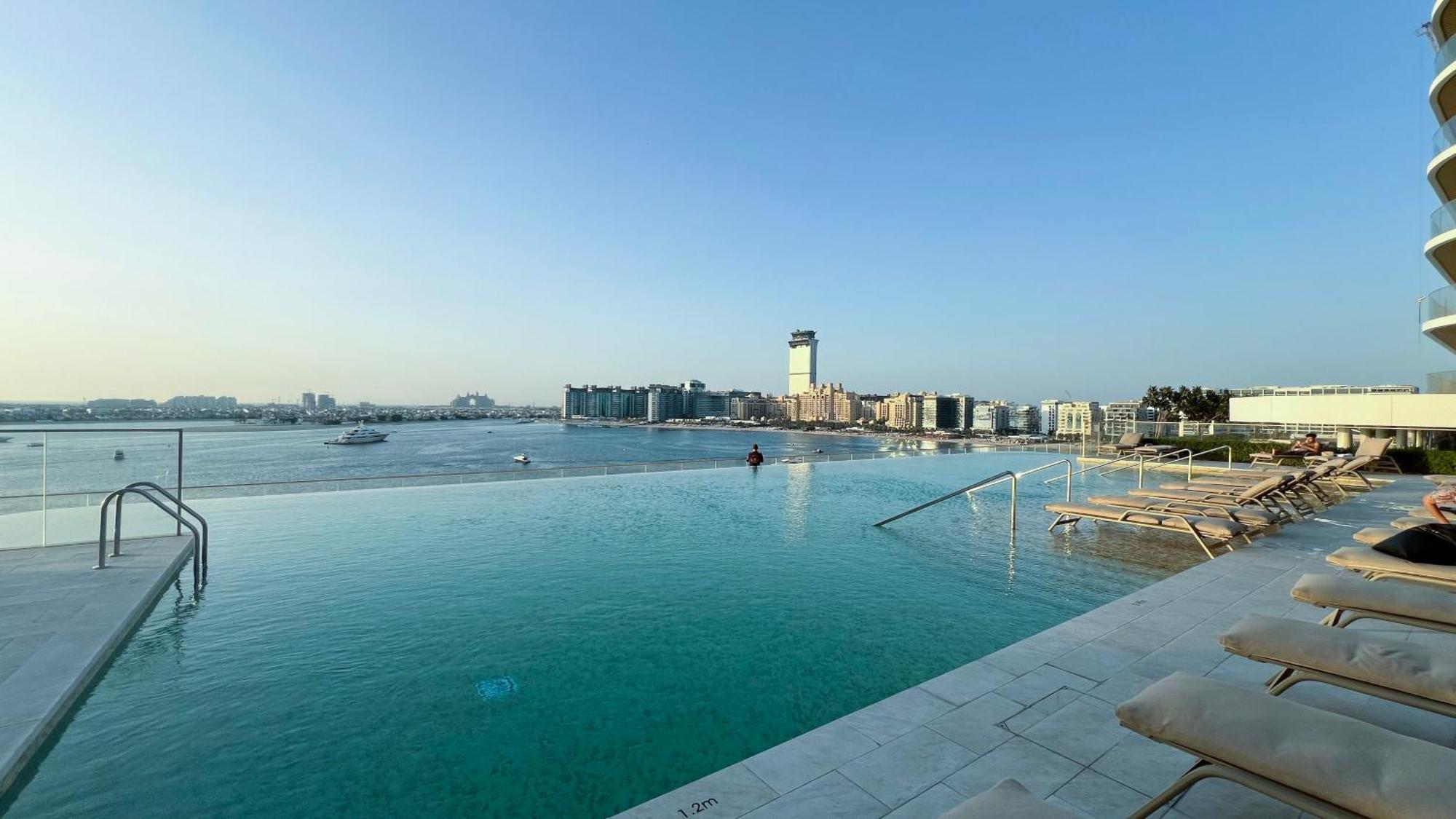 Fendi 1br With Panoramic Sea View *