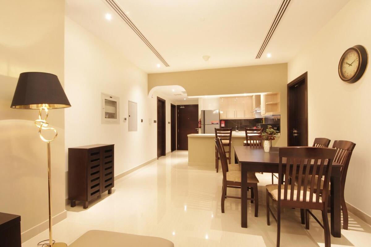 Elegant 2br With Views Downtown Living *
