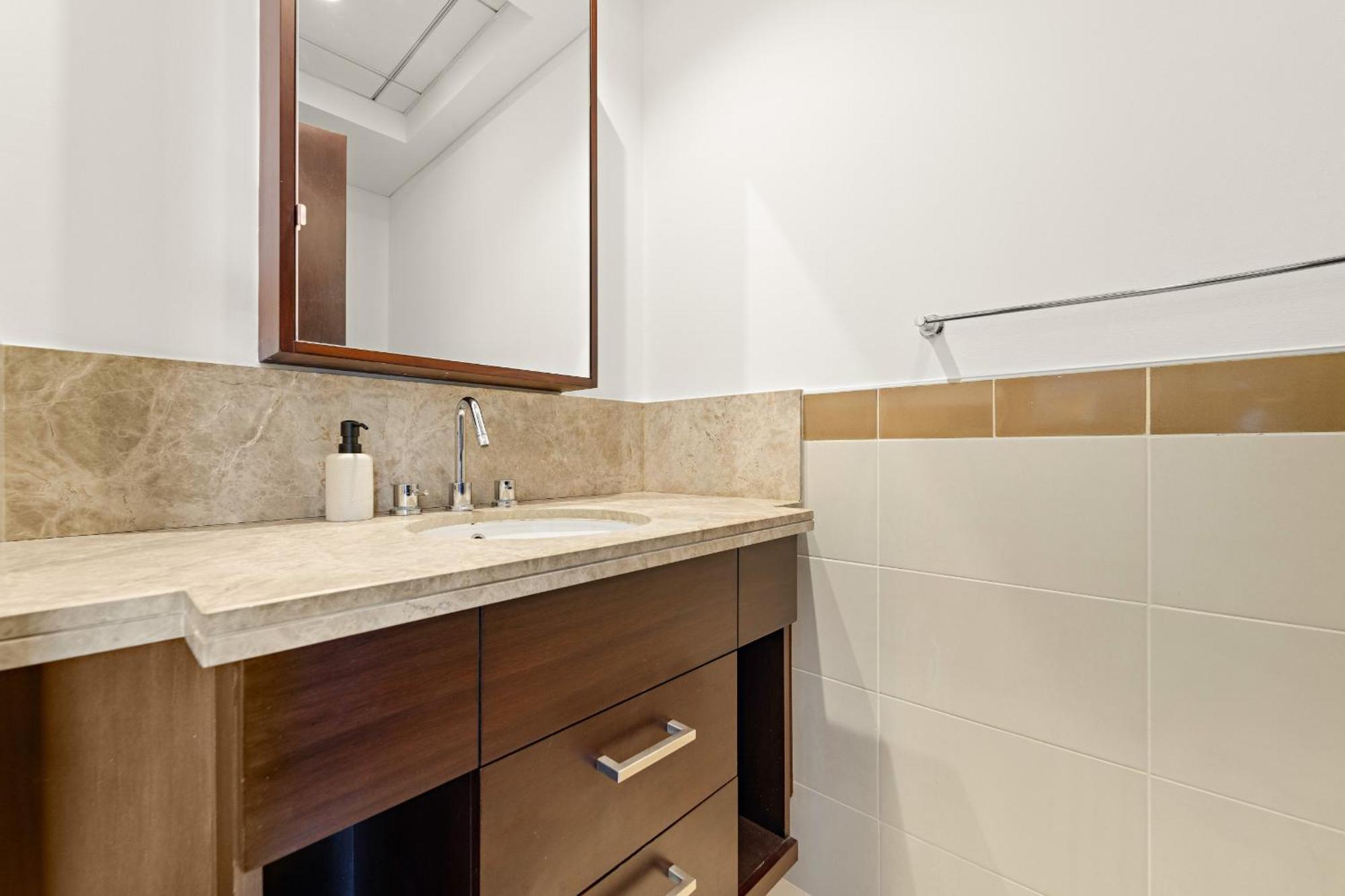 Vayk - Modern 1 Bd In Downtown Apartment *