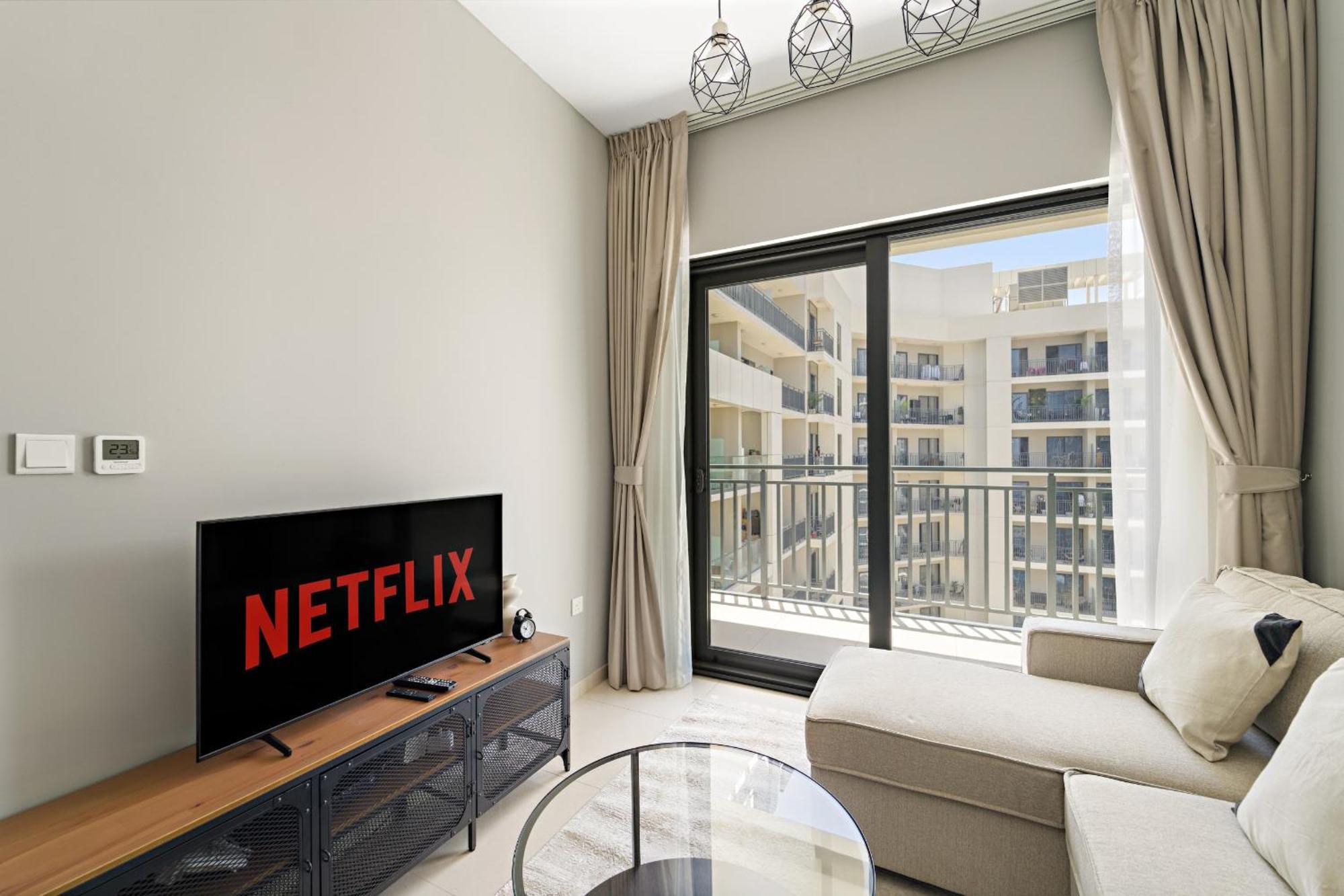 Vayk - Stylish 1 Bd In Business Bay Apartment *